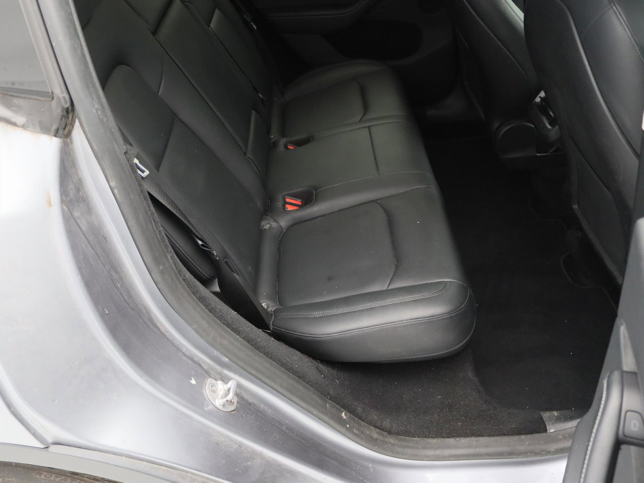 Tesla Model Y Performance 534pk AWD 91.5% SoH Quicksilver [ ENHANCED AUTOPILOT+21 INCH+WARMTEPOMP+RYZEN+PREMIUM AUDIO ] 18