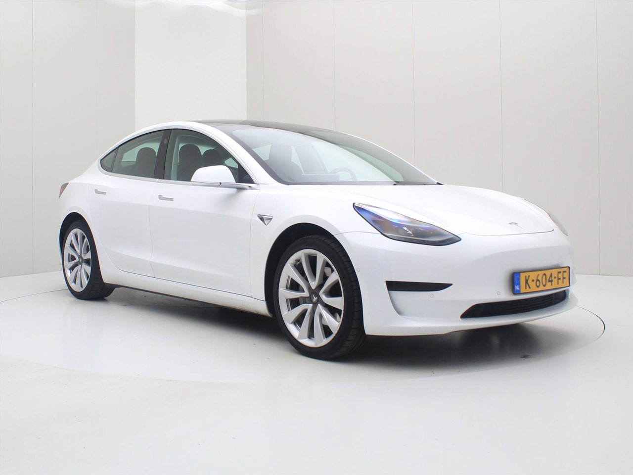 Tesla Model 3 Standard RWD Plus [ LFP-ACCU+AUTOPILOT+19 INCH+PREMIUM AUDIO ] 4