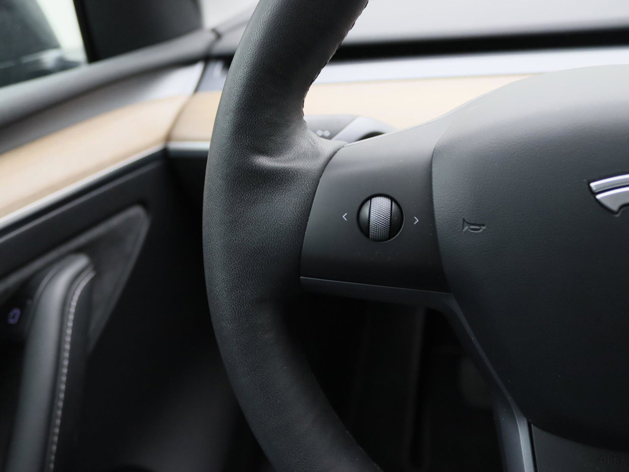 Tesla Model Y Long Range AWD 75kWh 351pk AMD RYZEN [AUTOPILOT+20 INCH+PREMIUM AUDIO ] 20