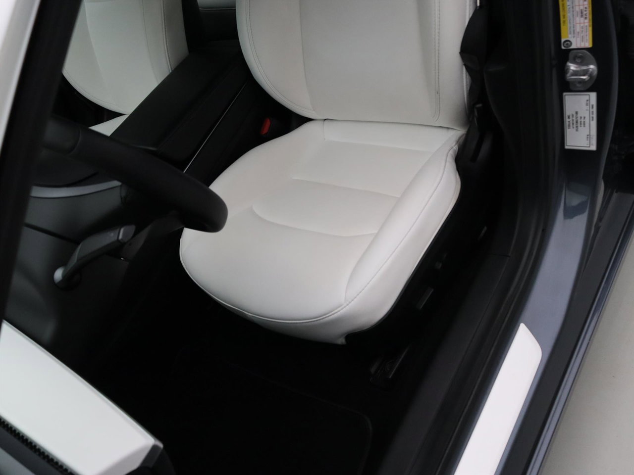 Tesla Model 3 Long-Range AWD 351pk 75 kWh [ TREKHAAK+WIT LEDER+AUTOPILOT+19 INCH+PREMIUM AUDIO ] 26