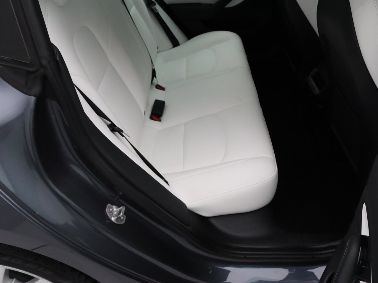 Tesla Model 3 Long-Range AWD 351pk 75 kWh [ TREKHAAK+WIT LEDER+AUTOPILOT+19 INCH+PREMIUM AUDIO ] 16
