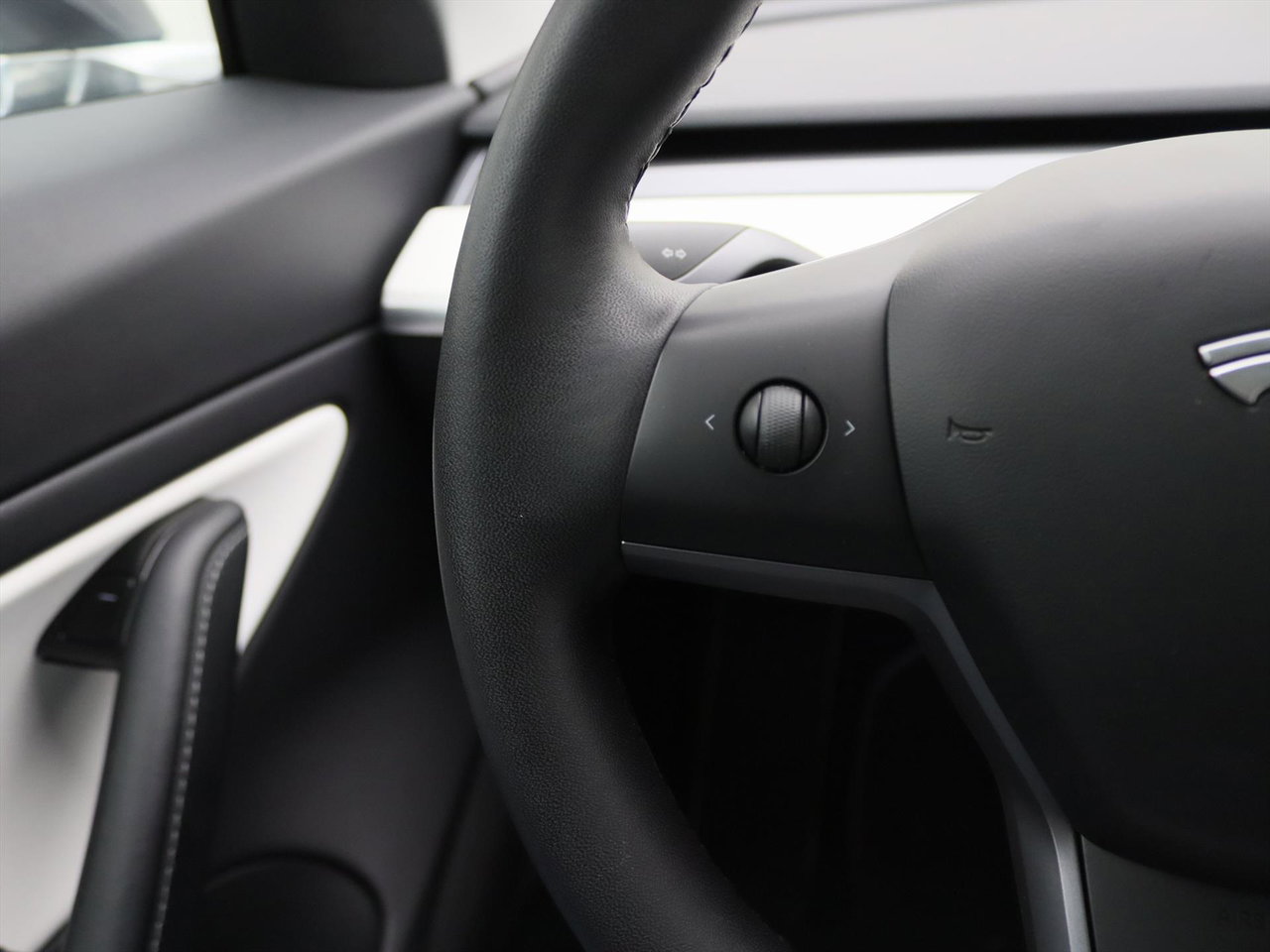 Tesla Model 3 Long-Range AWD 351pk 75 kWh [ TREKHAAK+WIT LEDER+AUTOPILOT+19 INCH+PREMIUM AUDIO ] 28