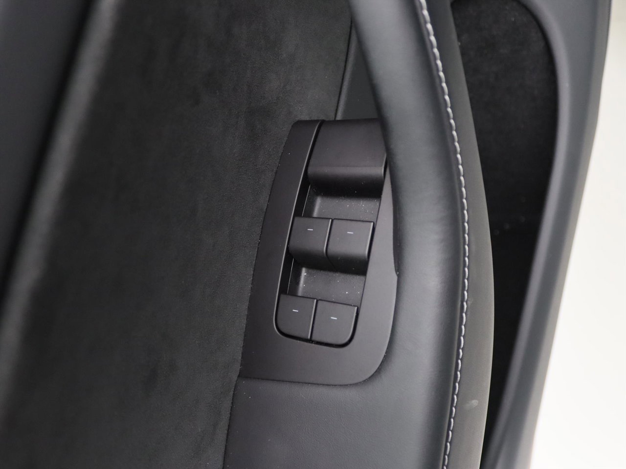 Tesla Model Y Standard RWD Plus 351pk 93.8% SoH AMD RYZEN [ LFP ACCU+AUTOPILOT+19 INCH+PREMIUM AUDIO ] 24