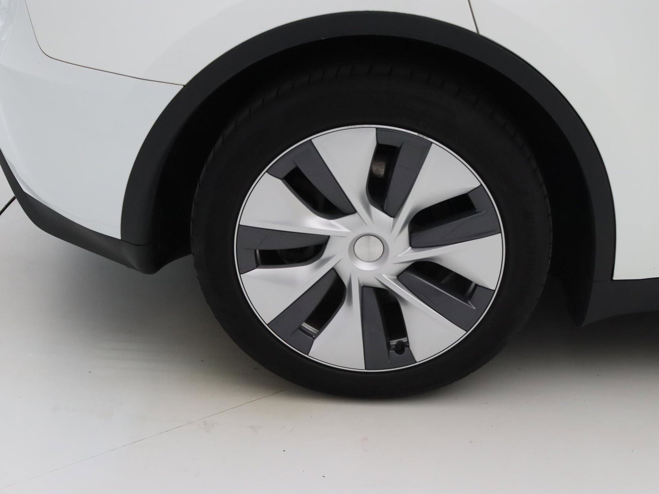 Tesla Model Y Standard RWD Plus 351pk 93.8% SoH AMD RYZEN [ LFP ACCU+AUTOPILOT+19 INCH+PREMIUM AUDIO ] 12