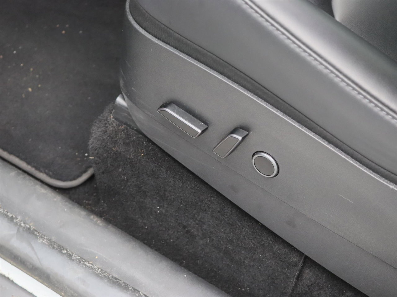 Tesla Model Y Standard RWD Plus 351pk 92.7% SoH [ LFP ACCU+AUTOPILOT+19 INCH+PREMIUM AUDIO ] 22