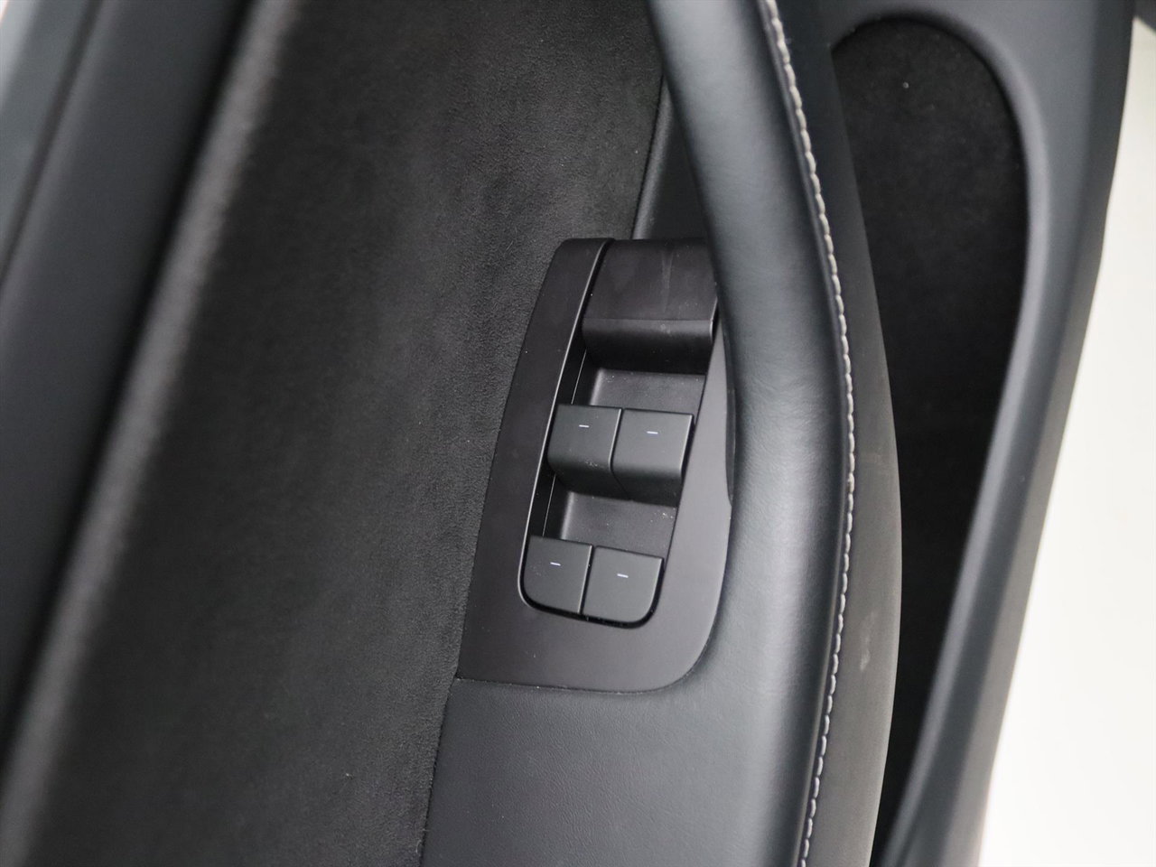 Tesla Model Y Standard RWD Plus 351pk 93.9% SoH [ LFP ACCU+AUTOPILOT+19 INCH+PREMIUM AUDIO ] 23