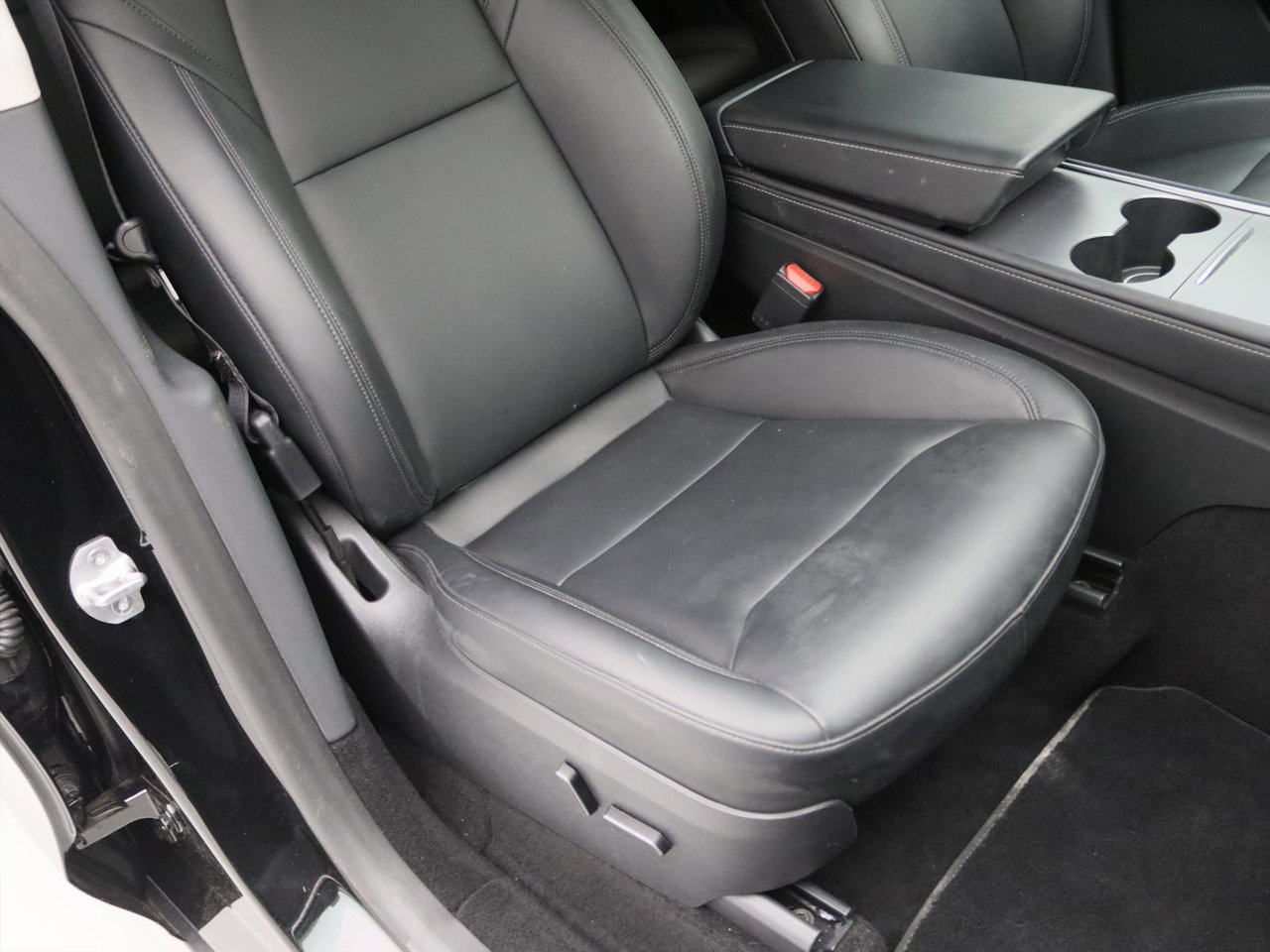 Tesla Model Y Standard RWD Plus 351pk 93.9% SoH [ LFP ACCU+AUTOPILOT+19 INCH+PREMIUM AUDIO ] 19