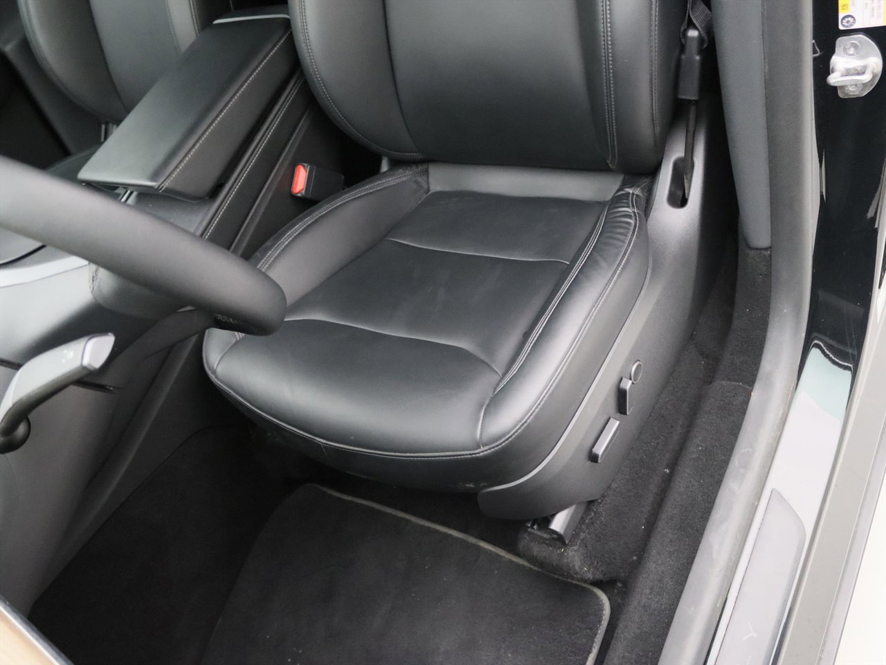 Tesla Model Y Standard RWD Plus 351pk 93.9% SoH [ LFP ACCU+AUTOPILOT+19 INCH+PREMIUM AUDIO ] 25