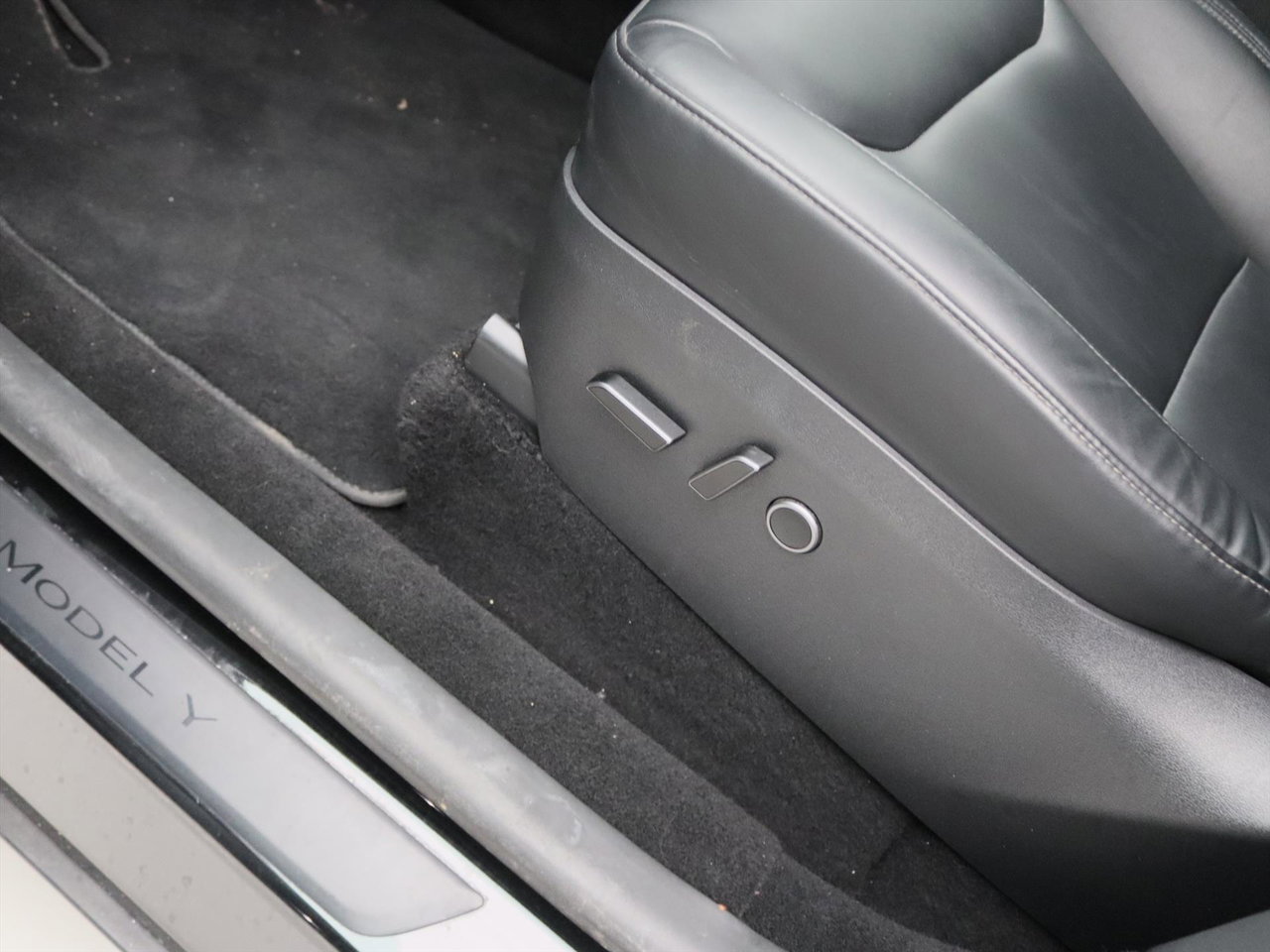 Tesla Model Y Standard RWD Plus 351pk 93.9% SoH [ LFP ACCU+AUTOPILOT+19 INCH+PREMIUM AUDIO ] 24