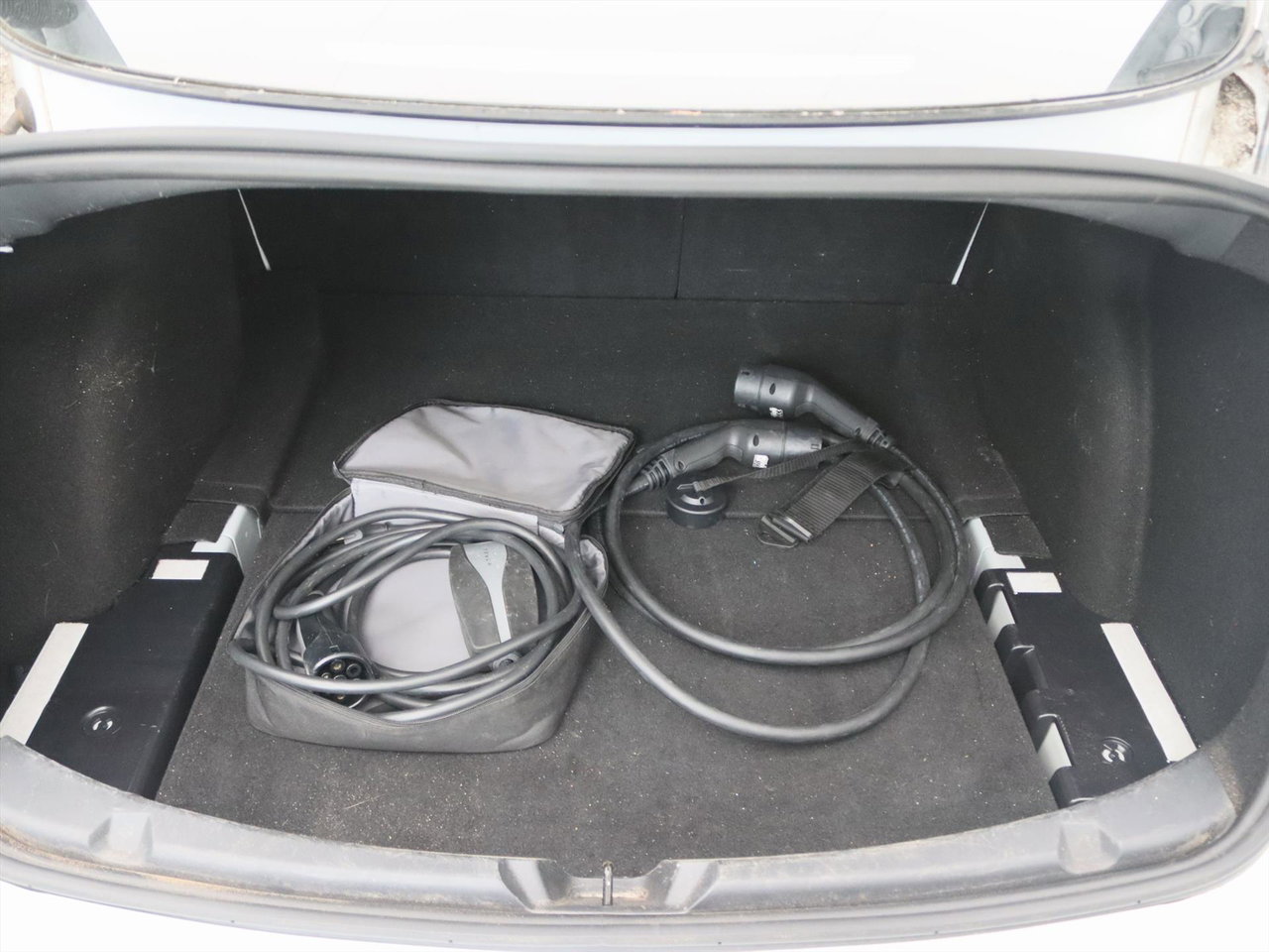 Tesla Model 3 Long-Range AWD 351pk 75 kWh 91.6% SoH FACELIFT [ WIT LEDER+WARMTEPOMP+AUTOPILOT ] 9