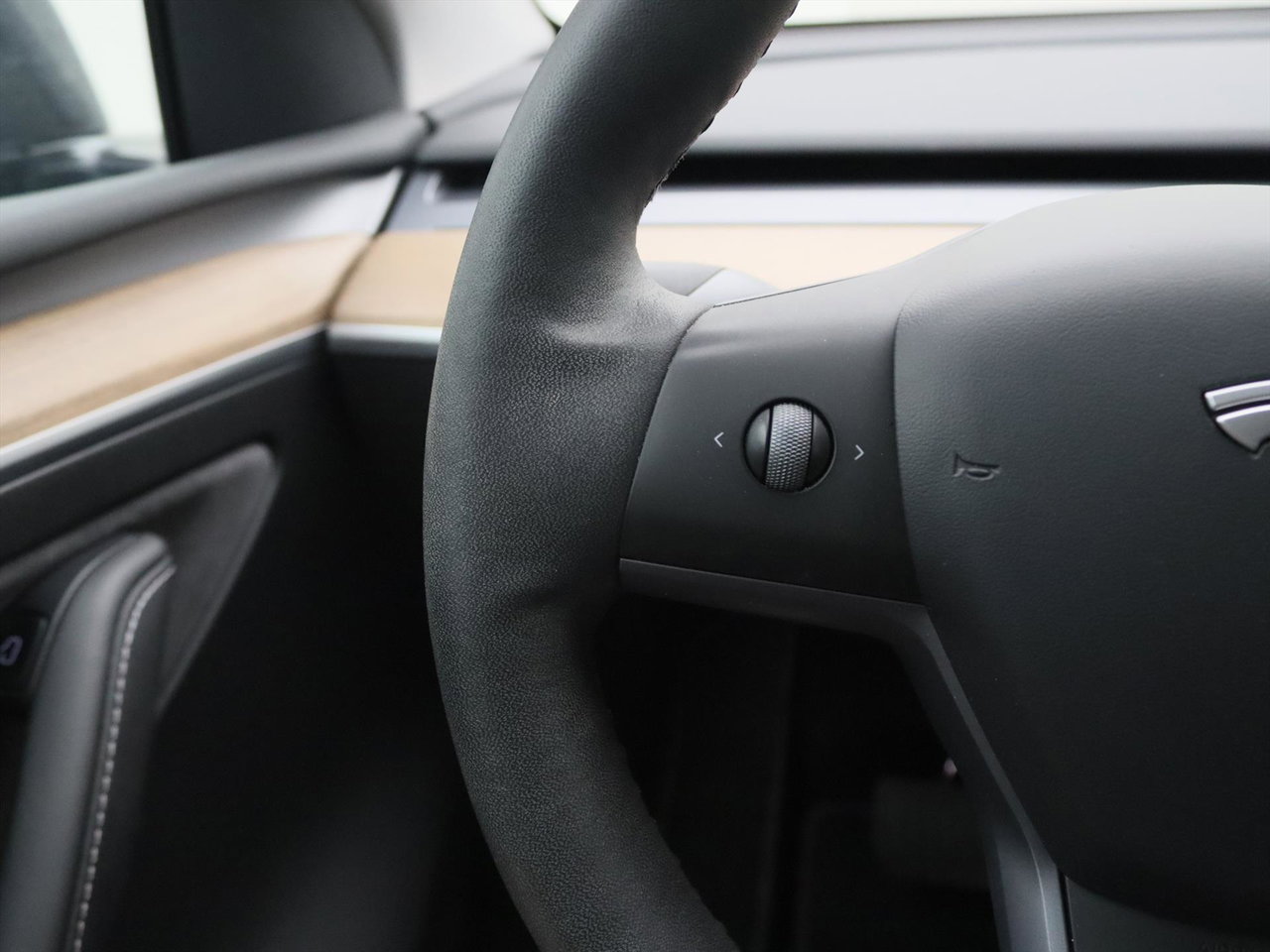 Tesla Model Y Long Range AWD 75kWh 351pk AMD RYZEN [ AUTOPILOT+20 INCH+PREMIUM AUDIO ] 17