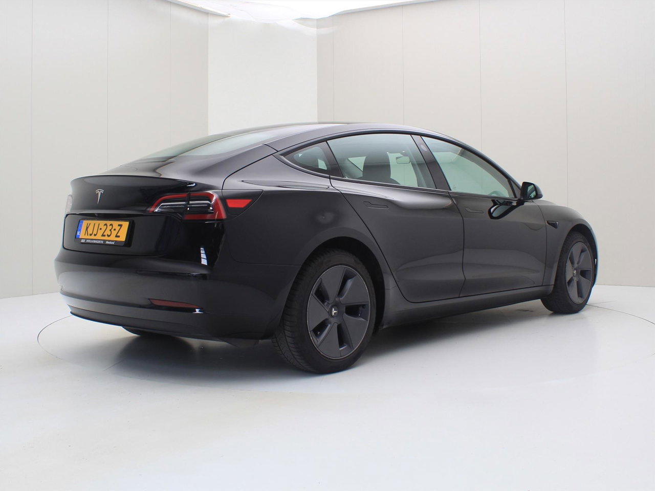 Tesla Model 3 Standard RWD Plus UPGRADE [ RYZEN AMD+LFP-ACCU+WARMTEPOMP+AUTOPILOT+60 kWh+PREMIUM AUDIO ] 2