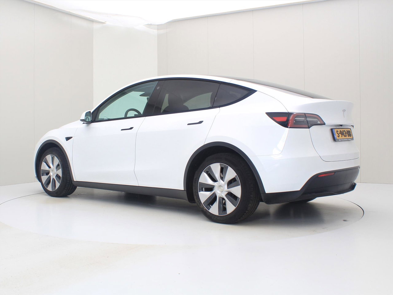 Tesla Model Y Standard RWD Plus 351pk 92,5% SoH [ LFP ACCU+AUTOPILOT+19 INCH+PREMIUM AUDIO ] 4