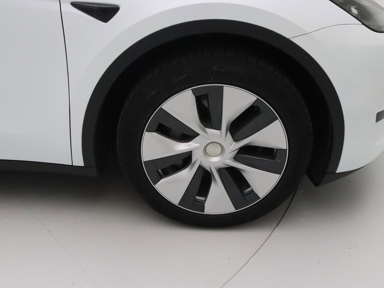 Tesla Model Y Standard RWD Plus 351pk 92,5% SoH [ LFP ACCU+AUTOPILOT+19 INCH+PREMIUM AUDIO ] 13