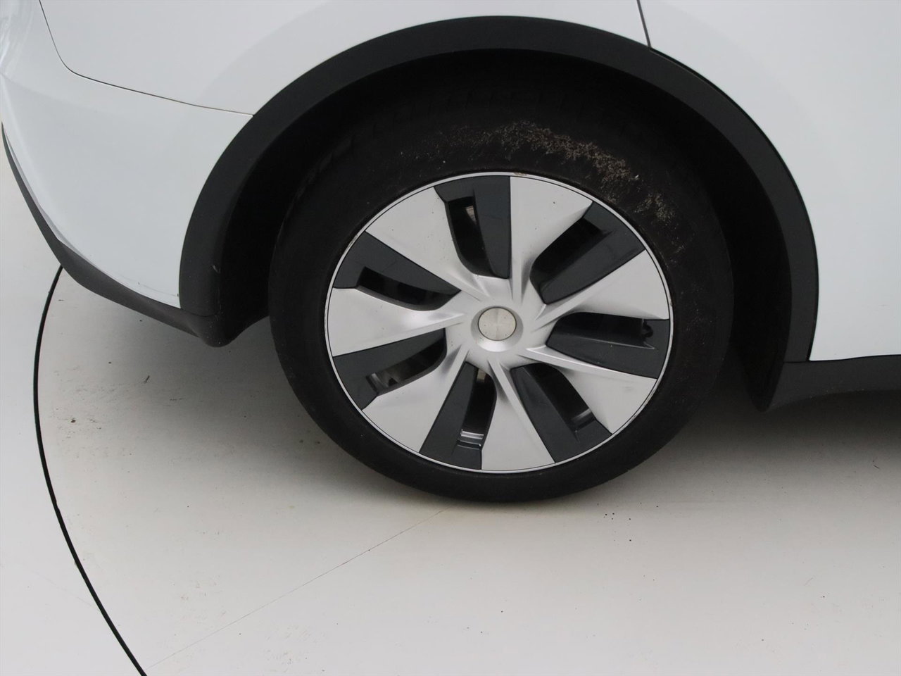 Tesla Model Y Standard RWD Plus 351pk 92,5% SoH [ LFP ACCU+AUTOPILOT+19 INCH+PREMIUM AUDIO ] 12