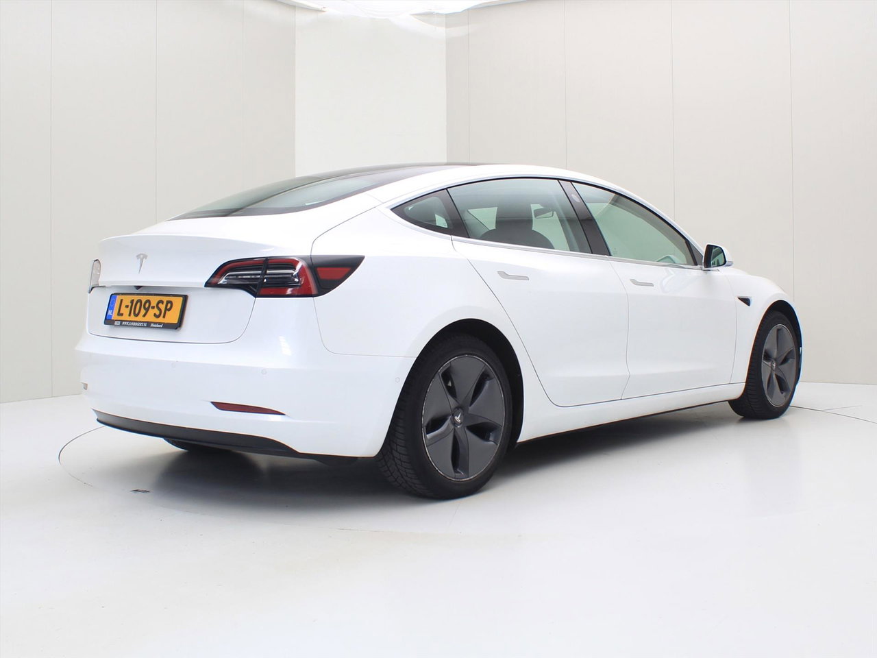 Tesla Model 3 Standard RWD Plus [ LFP-ACCU+AUTOPILOT+60 kWh+PREMIUM AUDIO ] 2