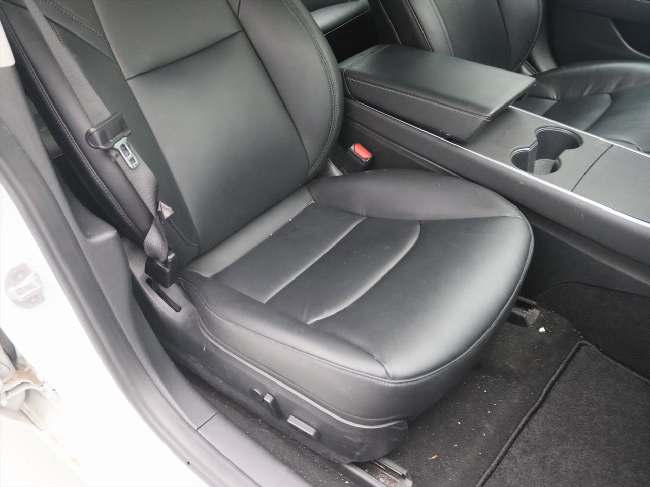 Tesla Model 3 Standard RWD Plus [ LFP-ACCU+AUTOPILOT+60 kWh+PREMIUM AUDIO ] 16