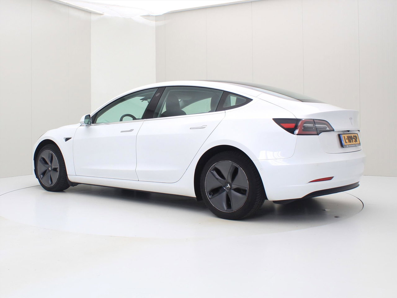 Tesla Model 3 Standard RWD Plus [ LFP-ACCU+AUTOPILOT+60 kWh+PREMIUM AUDIO ] 3