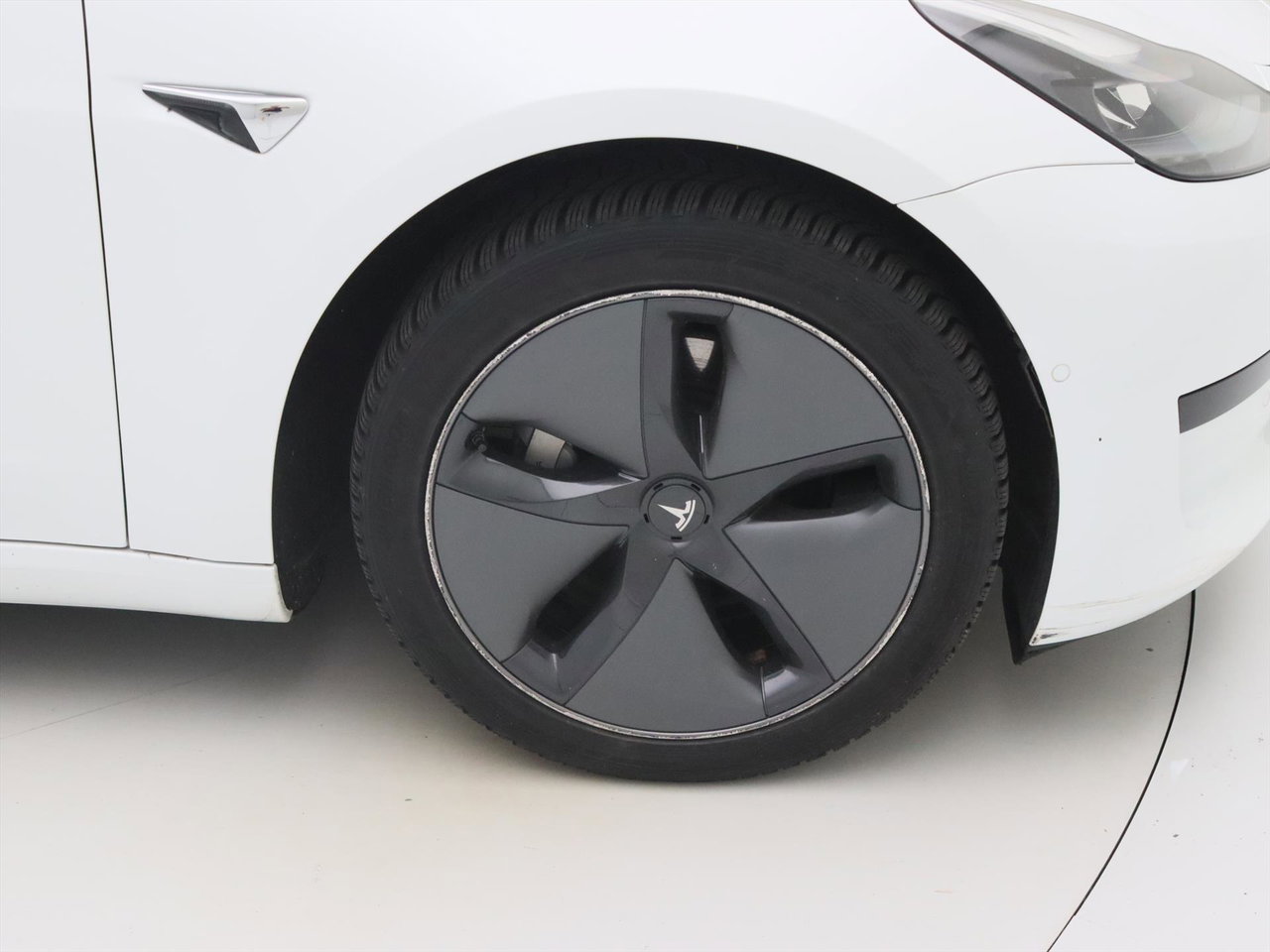 Tesla Model 3 Standard RWD Plus [ LFP-ACCU+AUTOPILOT+60 kWh+PREMIUM AUDIO ] 9