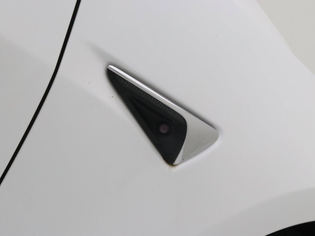 Tesla Model 3 Standard RWD Plus [ AUTOPILOT+19 INCH+60 kWh+PREMIUM AUDIO ] 24