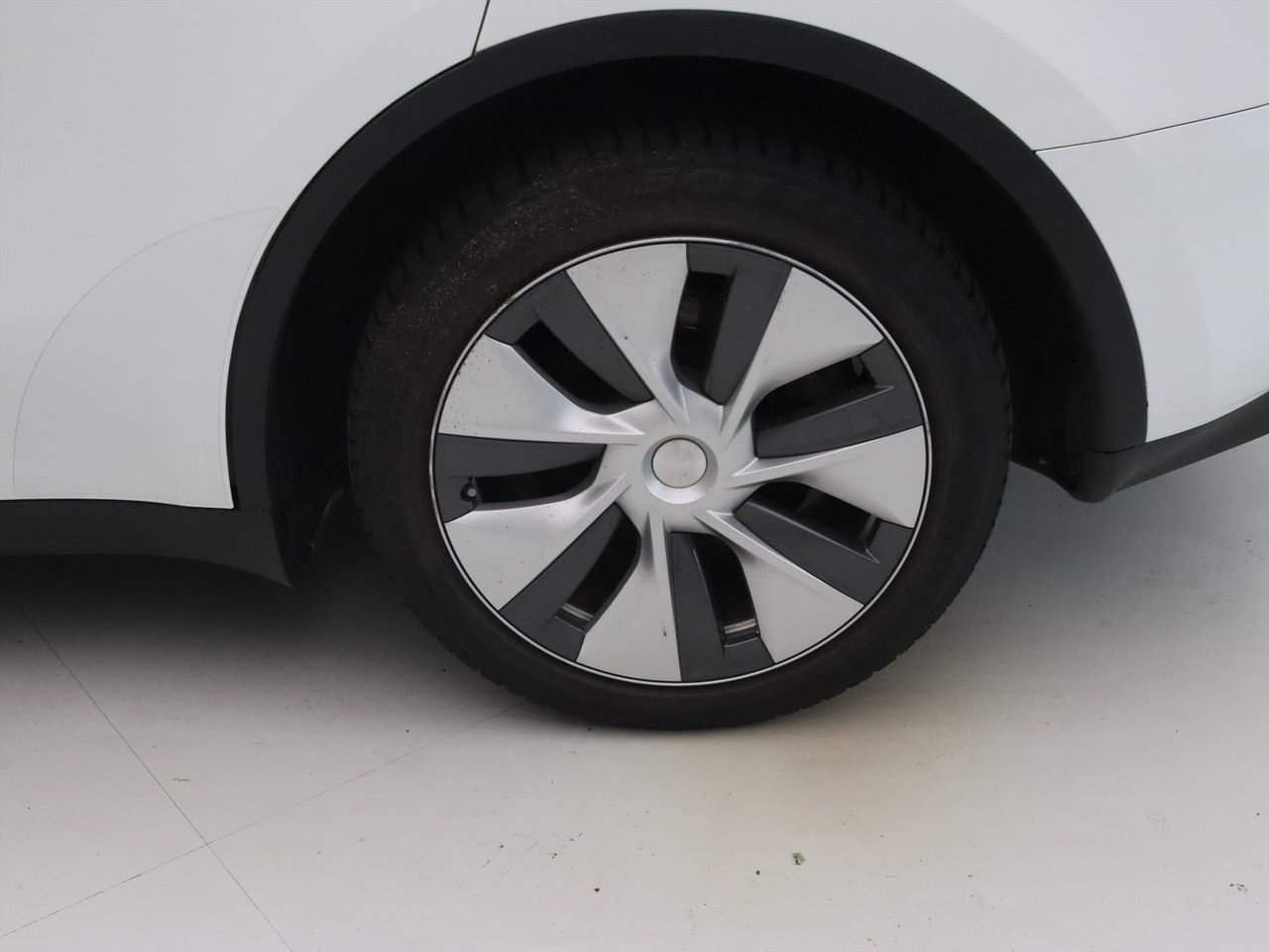 Tesla Model Y Long Range 351pk AWD 92.8% SoH AMD RYZEN [ 19 INCH+WARMTEPOMP+533KM WLTP+PREMIUM AUDIO ] 23