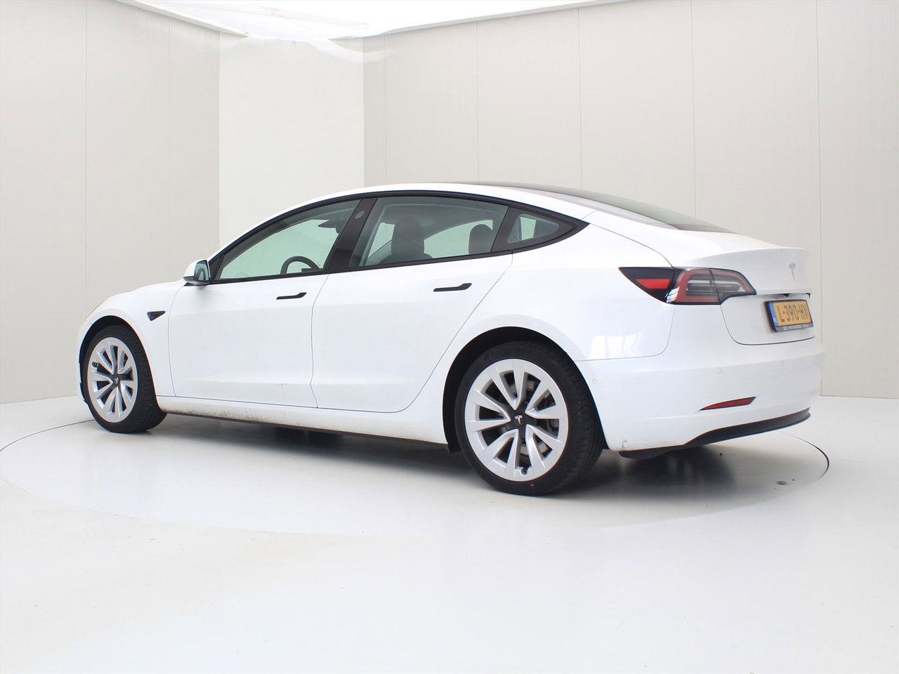 Tesla Model 3 Standard RWD Plus FACELIFT [ LFP-ACCU+WARMTEPOMP+AUTOPILOT+60 kWh+PREMIUM AUDIO ] 3