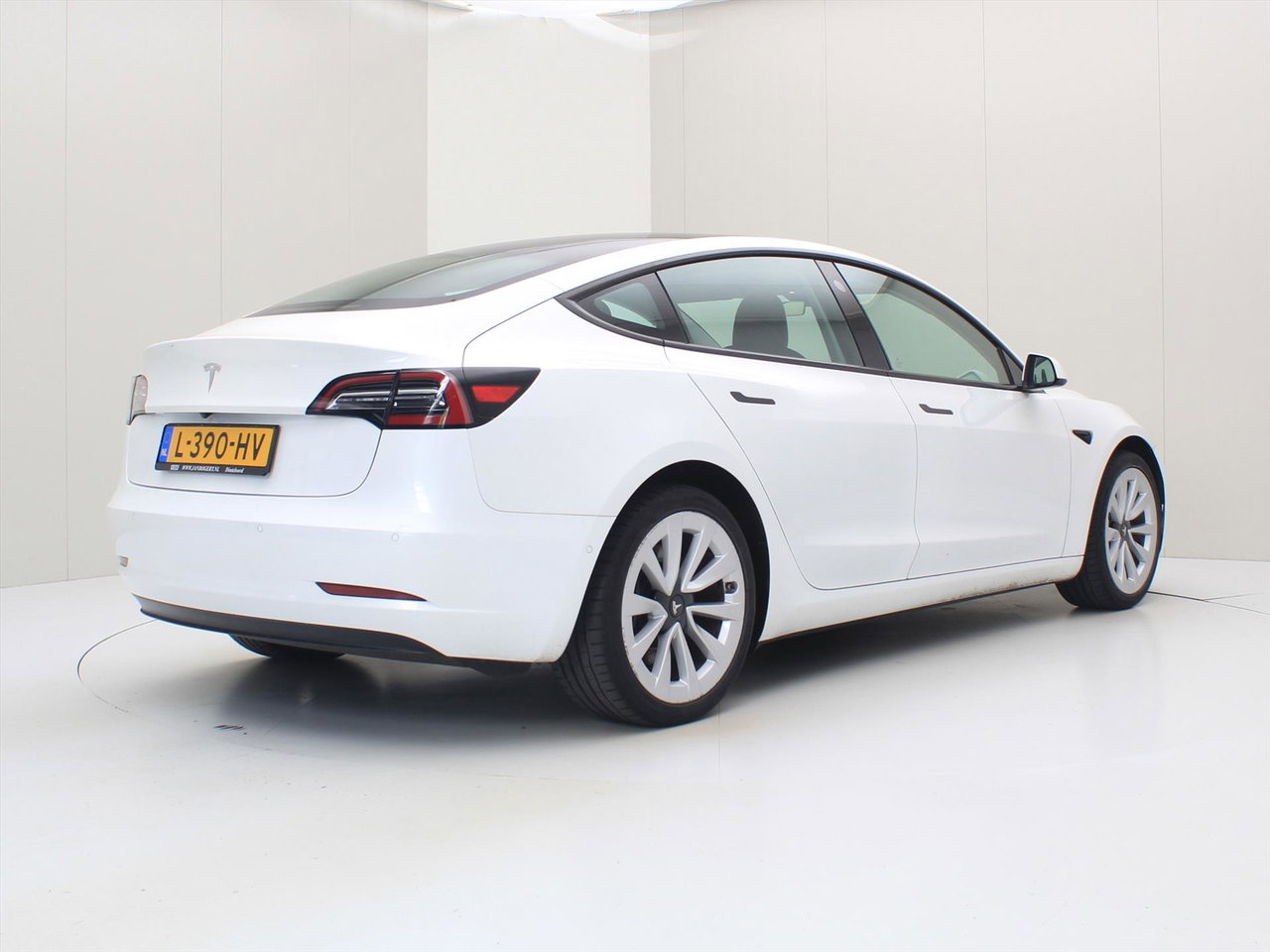 Tesla Model 3 Standard RWD Plus FACELIFT [ LFP-ACCU+WARMTEPOMP+AUTOPILOT+60 kWh+PREMIUM AUDIO ] 2
