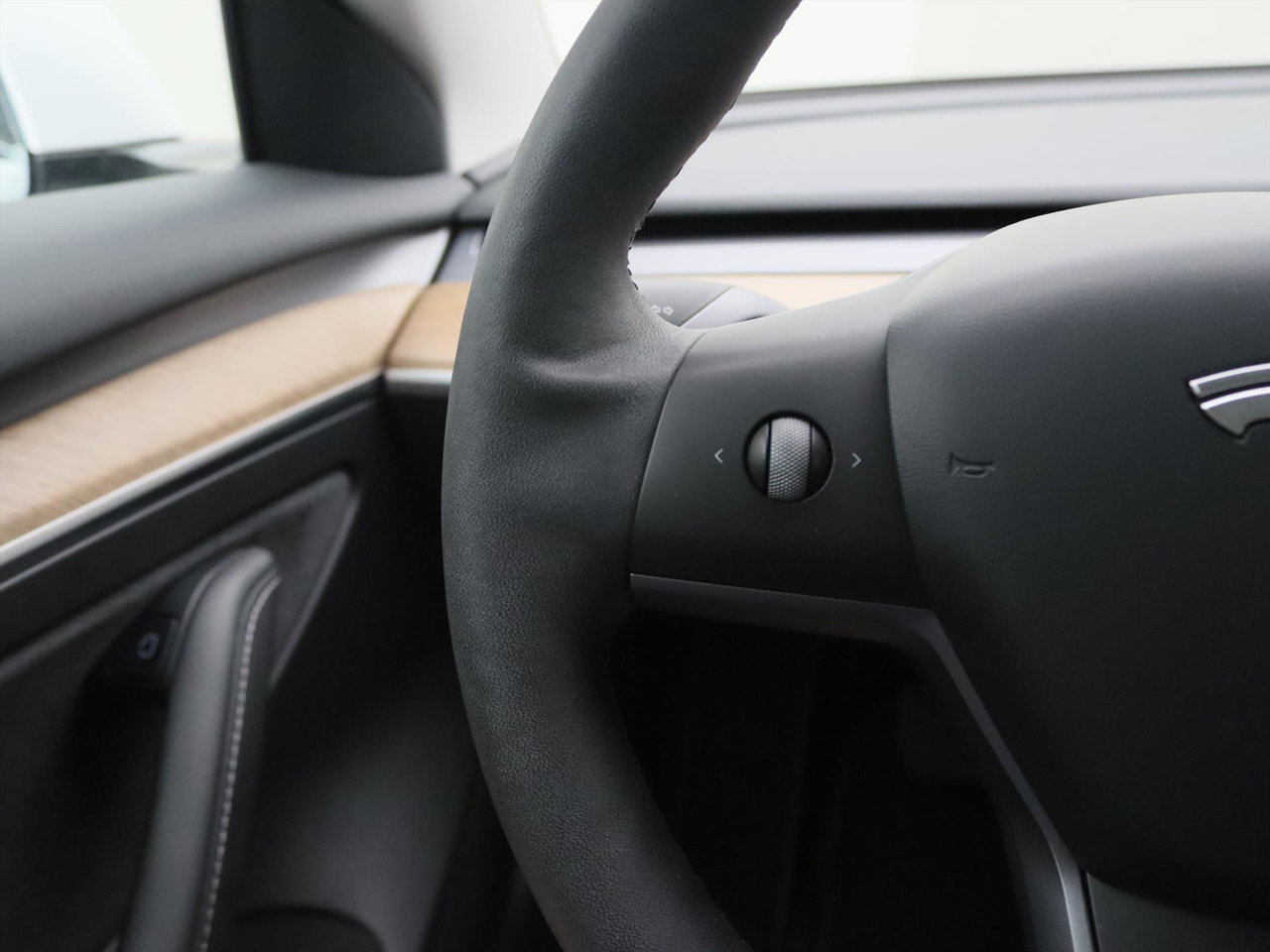 Tesla Model 3 Standard RWD Plus FACELIFT [ LFP-ACCU+WARMTEPOMP+AUTOPILOT+60 kWh+PREMIUM AUDIO ] 27