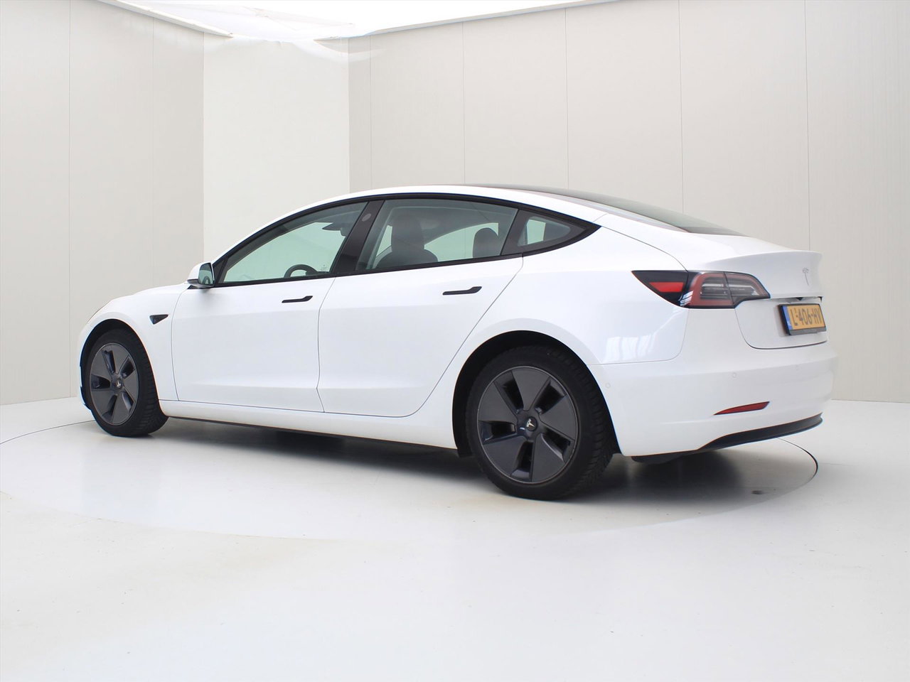 Tesla Model 3 Standard RWD Plus FACELIFT [ LFP-ACCU+WARMTEPOMP+AUTOPILOT+60 kWh+PREMIUM AUDIO ] 3