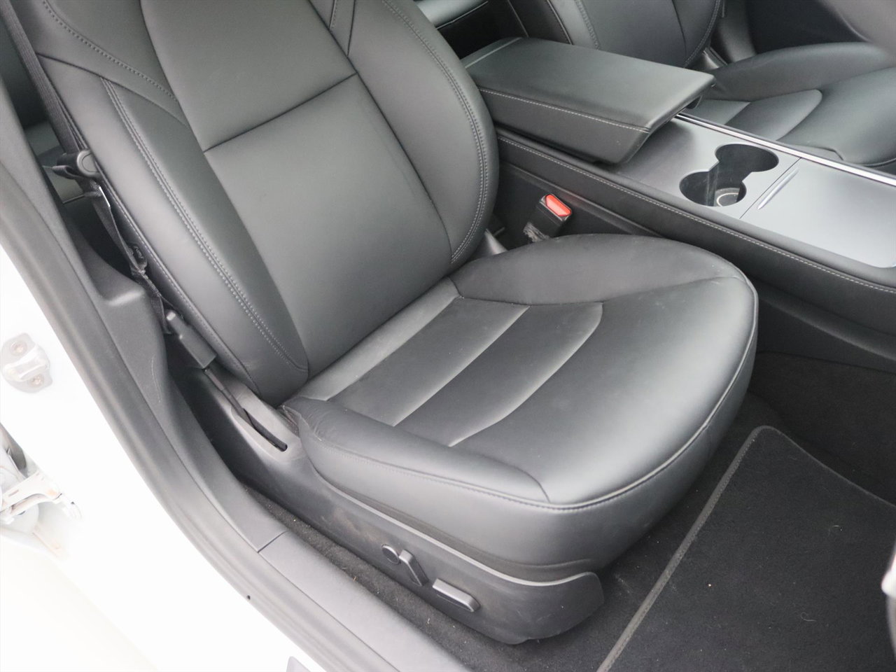 Tesla Model 3 Standard RWD Plus FACELIFT [ LFP-ACCU+WARMTEPOMP+AUTOPILOT+60 kWh+PREMIUM AUDIO ] 15