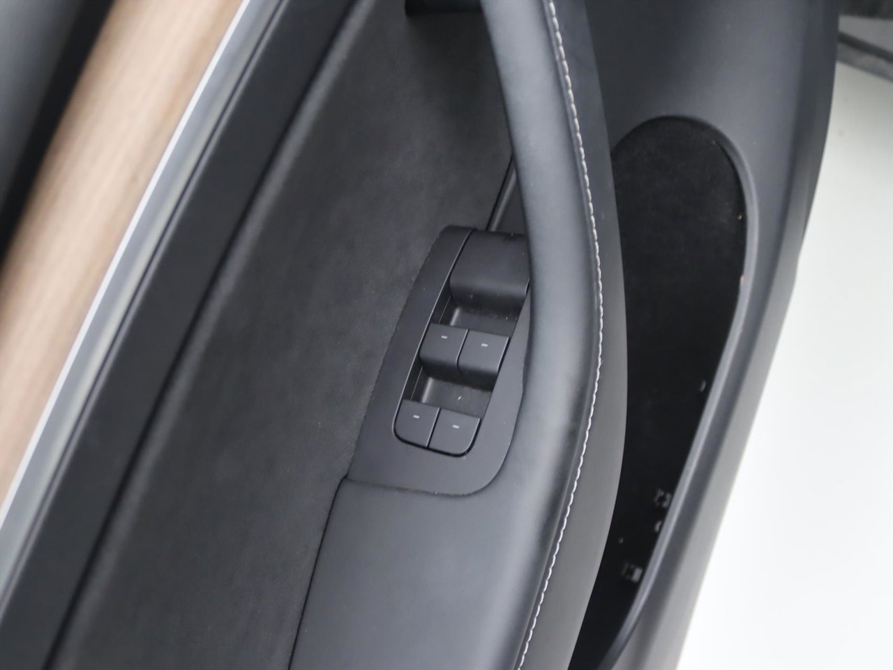 Tesla Model Y Long Range AWD 75kWh 351pk 93.8% SoH [ AUTOPILOT+19 INCH+PREMIUM AUDIO ] 24