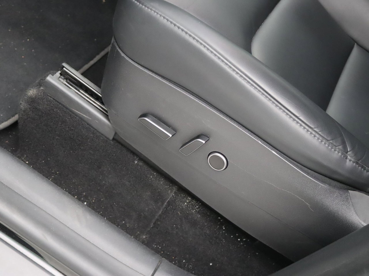 Tesla Model Y Standard RWD Plus [ AMD RYZEN+LFP ACCU+AUTOPILOT+19 INCH+PREMIUM AUDIO ] 18