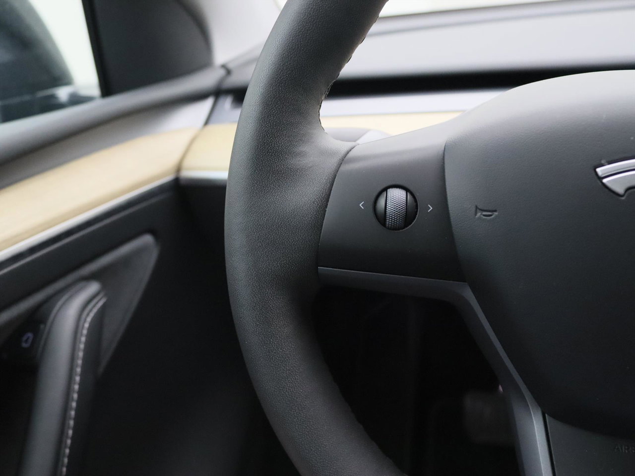 Tesla Model Y Standard RWD Plus 351pk 90.5% SoH [ AMD RYZEN+LFP ACCU+AUTOPILOT+19 INCH+PREMIUM AUDIO ] 21