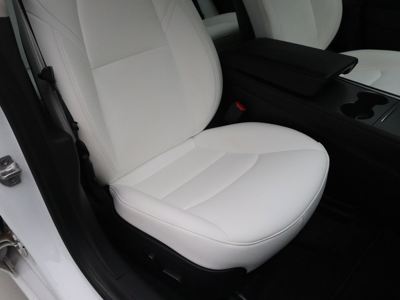 Tesla Model 3 Long-Range AWD 351pk 75 kWh UPGRADE 91% SoH [ TREKHAAK+WIT LEDER+RYZEN AMD+WARMTEPOMP+AUTOPILOT ] 22
