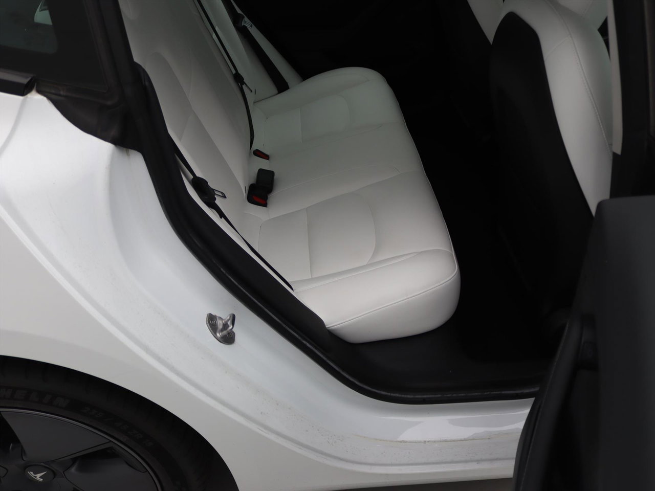 Tesla Model 3 Long-Range AWD 351pk 75 kWh UPGRADE 91% SoH [ TREKHAAK+WIT LEDER+RYZEN AMD+WARMTEPOMP+AUTOPILOT ] 18
