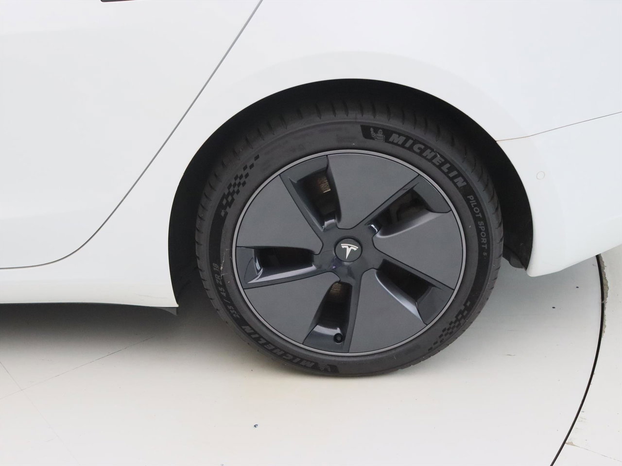 Tesla Model 3 Long-Range AWD 351pk 75 kWh UPGRADE 91% SoH [ TREKHAAK+WIT LEDER+RYZEN AMD+WARMTEPOMP+AUTOPILOT ] 25