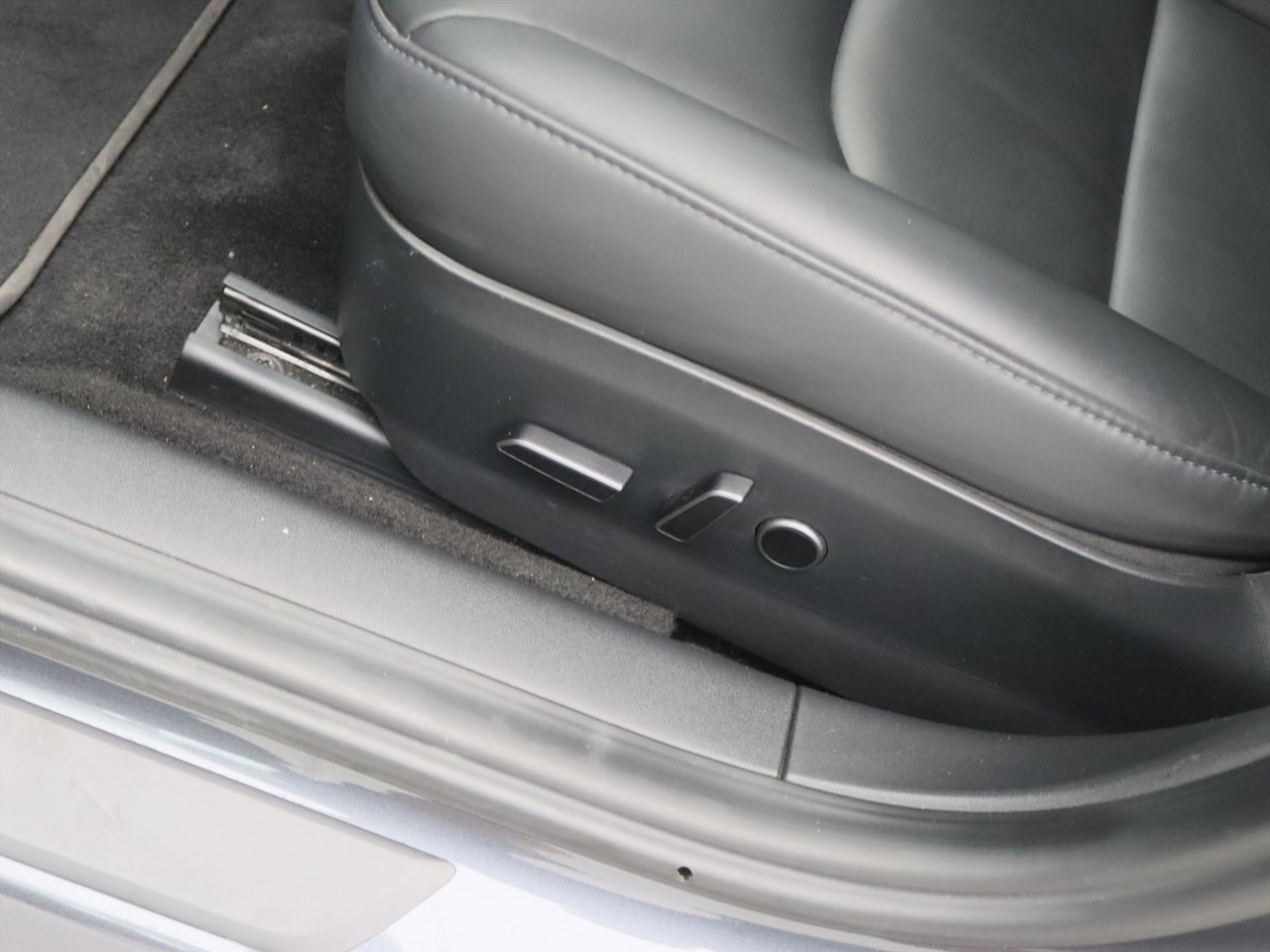 Tesla Model 3 Tesla Model 3 Standard RWD Plus FACELIFT 96.3% SoH [ LFP-ACCU+WARMTEPOMP+AUTOPILOT+60 kWh+PREMIUM AUDIO ] 24