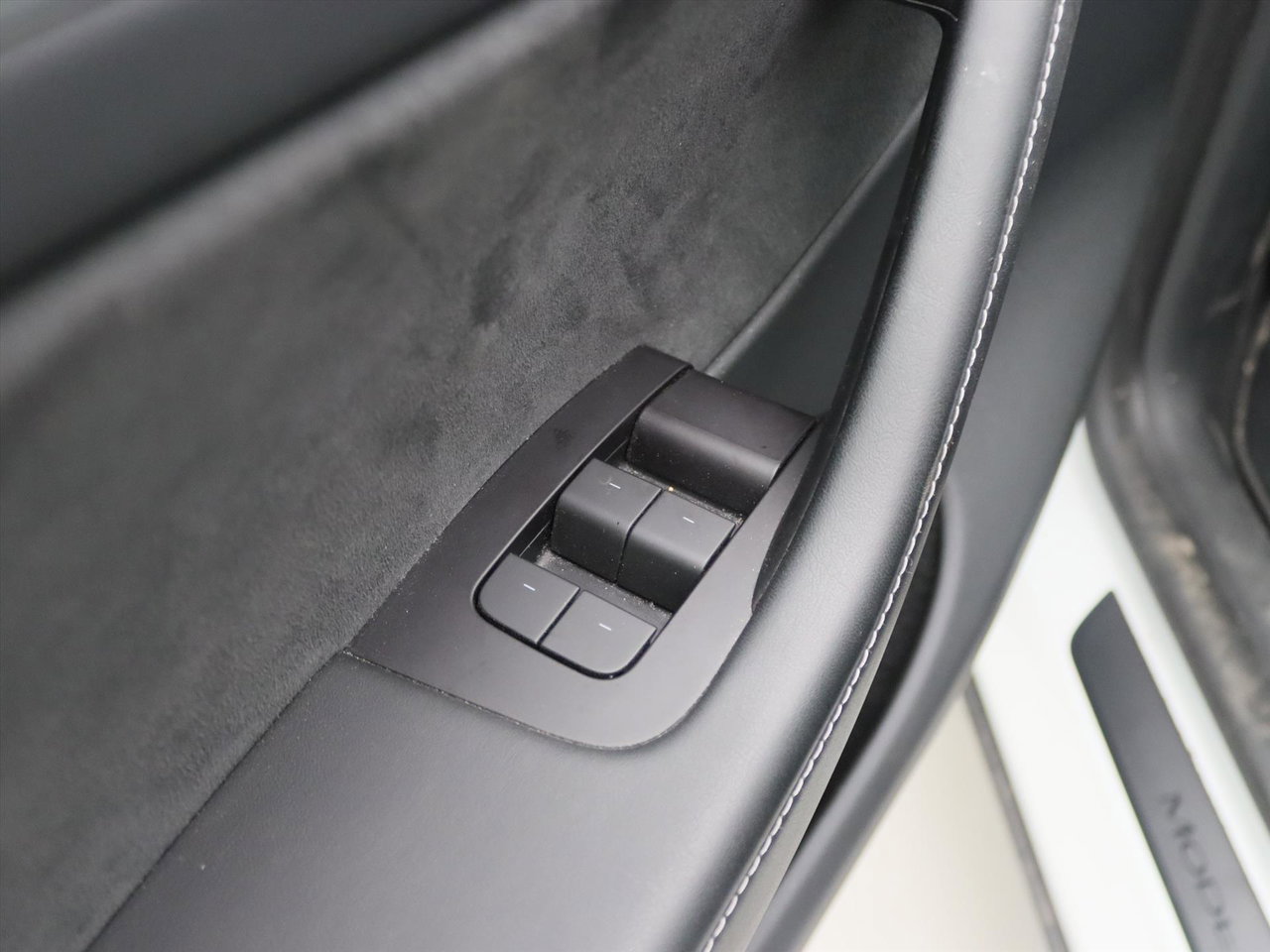 Tesla Model Y Long-Range AWD 351pk 75 kWh [ AMD RYZEN+AUTOPILOT+19 INCH+533KM WLTP+PREMIUM AUDIO ] 30