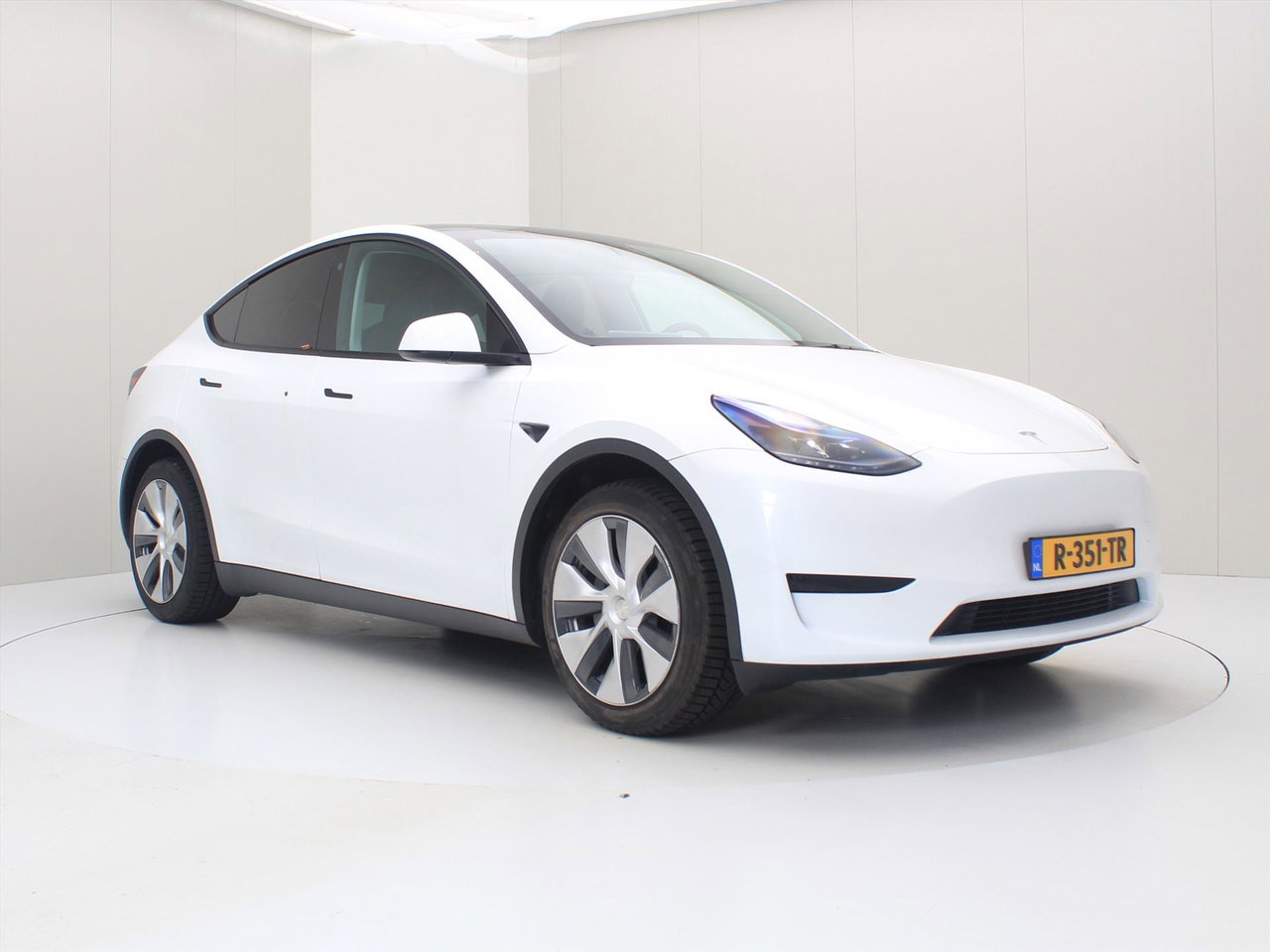 Tesla Model Y Standard RWD Plus 351pk [ LFP ACCU+AUTOPILOT+19 INCH+PREMIUM AUDIO ] 4