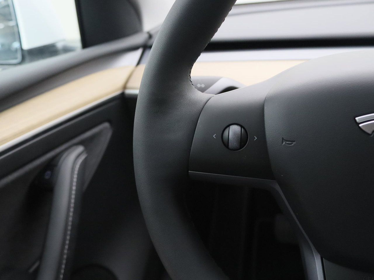 Tesla Model Y Standard RWD Plus 351pk [ LFP ACCU+AUTOPILOT+19 INCH+PREMIUM AUDIO ] 27