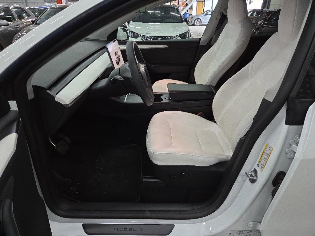 Tesla Model Y Long Range RWD [ HW4+WIT LEDER+AUTOPILOT+19 INCH+600KM WLTP ] 25