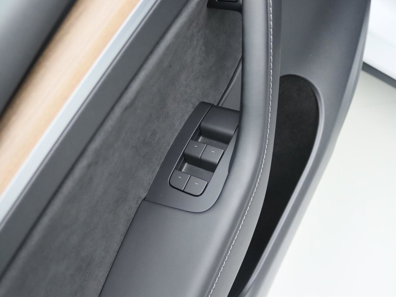 Tesla Model Y Long Range AWD 75kWh 351pk AMD RYZEN [ TREKHAAK+AUTOPILOT+19 INCH+PREMIUM AUDIO ] 24