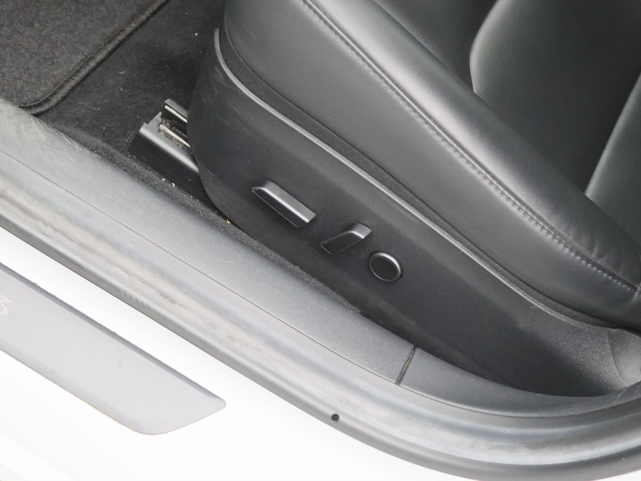 Tesla Model 3 Standard RWD Plus FACELIFT [ LFP-ACCU+WARMTEPOMP+AUTOPILOT+60 kWh+PREMIUM AUDIO ] 18