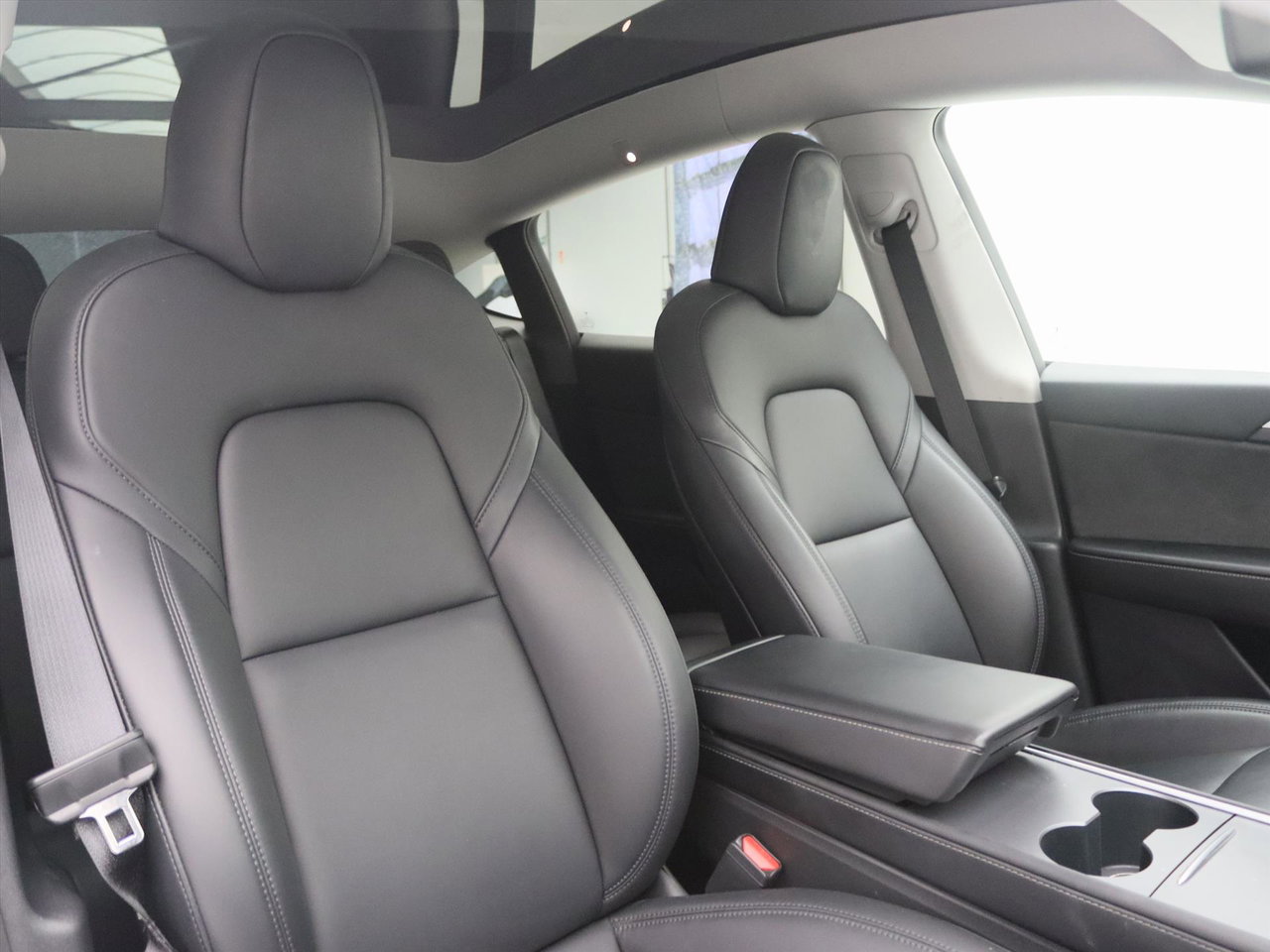 Tesla Model Y Long Range AWD 75kWh 351pk AMD RYZEN [ AUTOPILOT+19 INCH+PREMIUM AUDIO ] 10