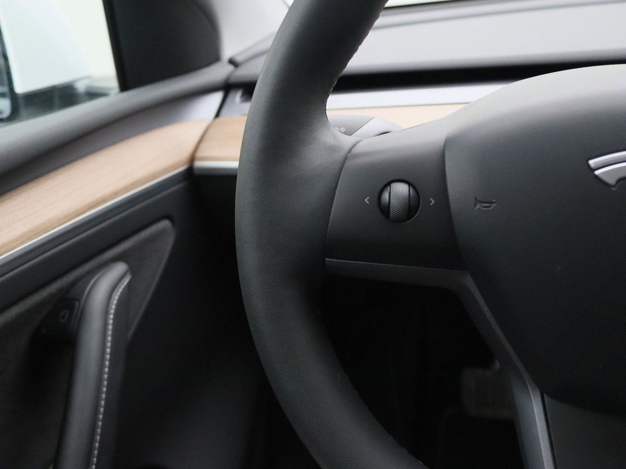 Tesla Model Y Long Range AWD 75kWh 351pk 93.1% SoH AMD RYZEN [ AUTOPILOT+19 INCH+PREMIUM AUDIO ] 27