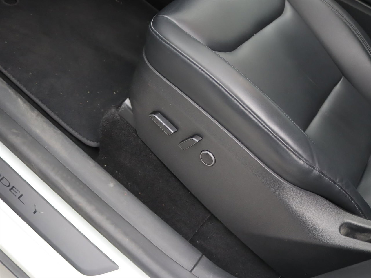 Tesla Model Y Long Range AWD 75kWh 351pk 93.1% SoH AMD RYZEN [ AUTOPILOT+19 INCH+PREMIUM AUDIO ] 25