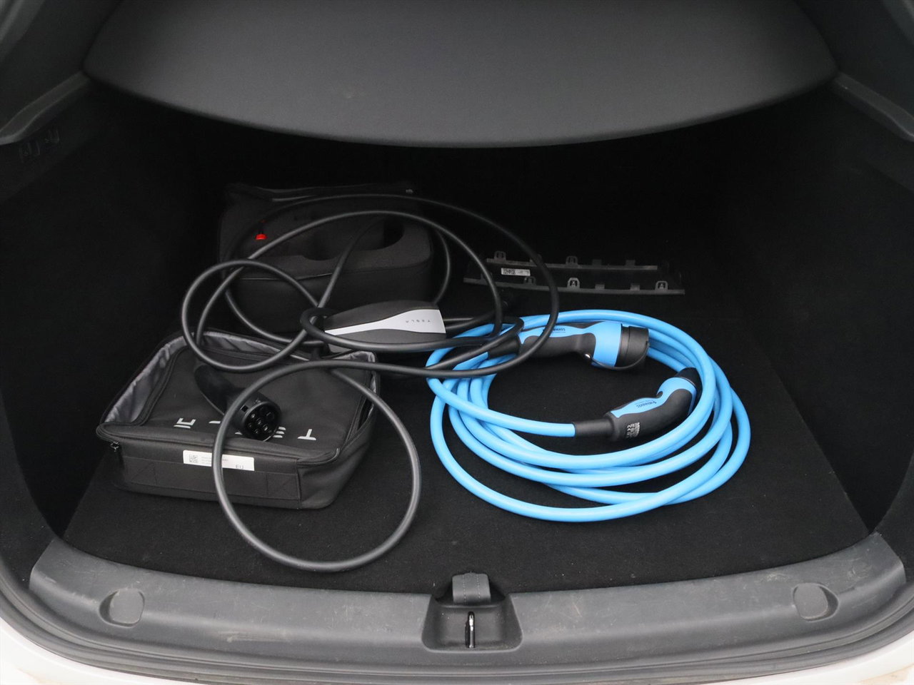 Tesla Model Y Long Range AWD 75kWh 351pk 93.1% SoH AMD RYZEN [ AUTOPILOT+19 INCH+PREMIUM AUDIO ] 10