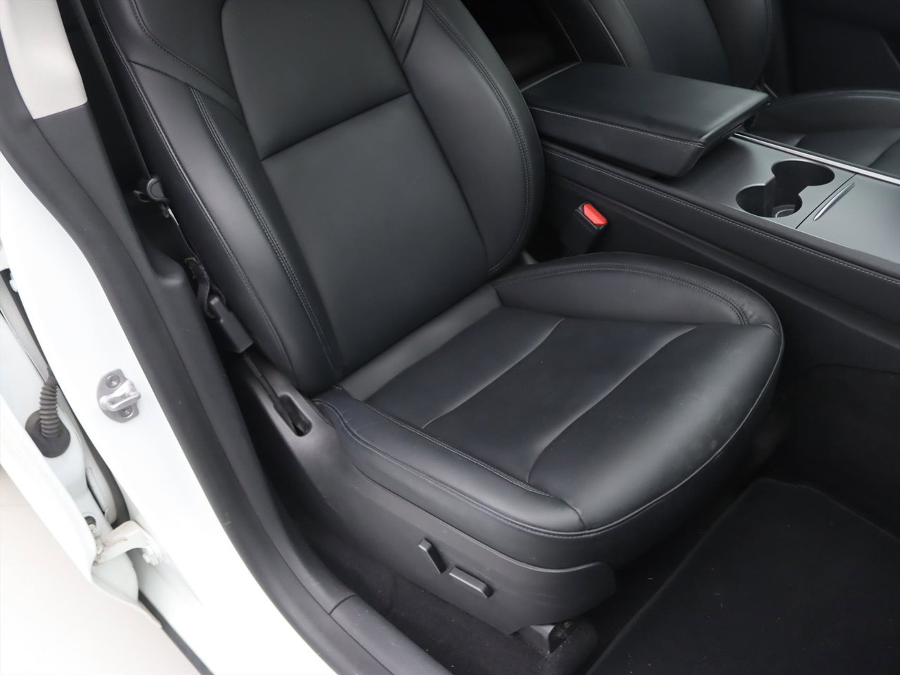 Tesla Model Y Long Range AWD 75kWh 351pk 93.1% SoH AMD RYZEN [ AUTOPILOT+19 INCH+PREMIUM AUDIO ] 20