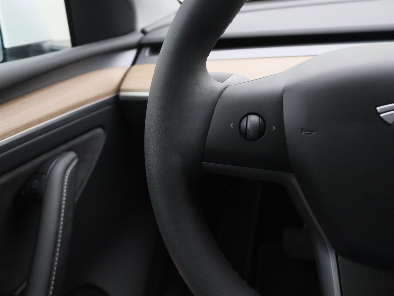 Tesla Model Y Long Range AWD 75kWh 351pk 93% SoH AMD RYZEN [ AUTOPILOT+20 INCH+PREMIUM AUDIO ] 28