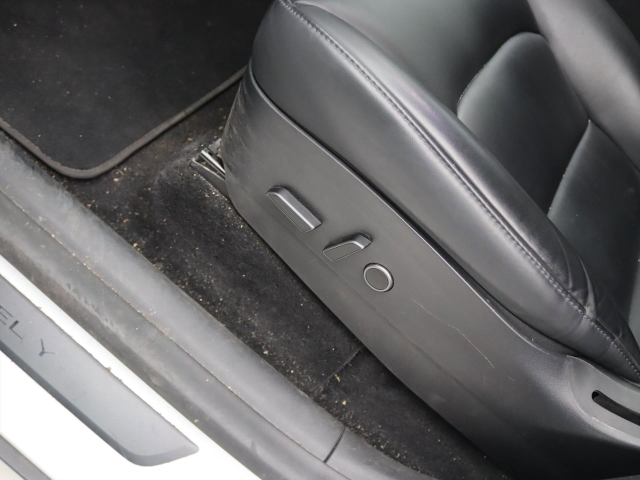 Tesla Model Y Long Range AWD 75kWh 351pk 91.3% SoH AMD RYZEN [ AUTOPILOT+19 INCH+PREMIUM AUDIO ] 24